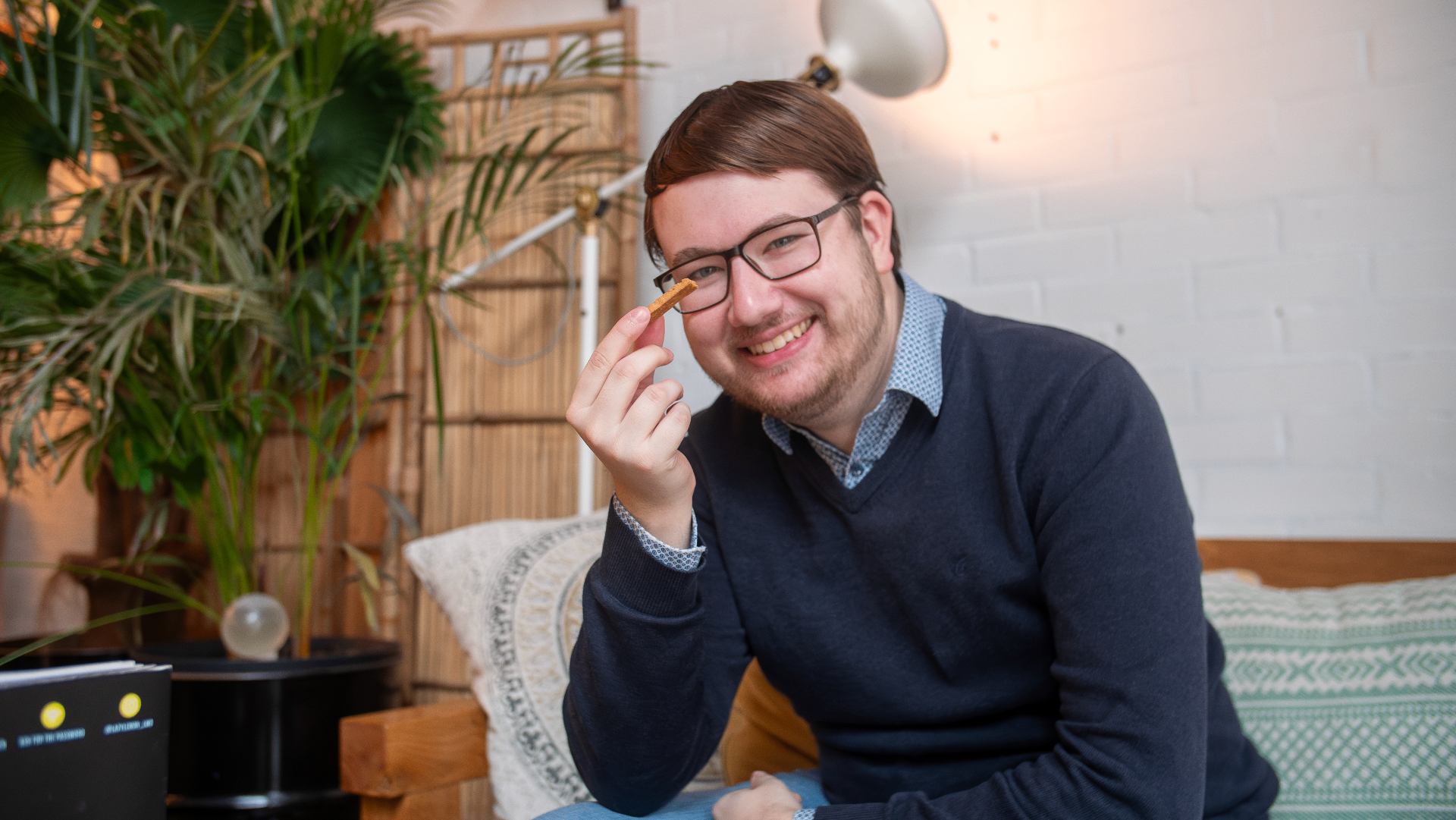 Stefan tijdens een bakkie doen met een klant