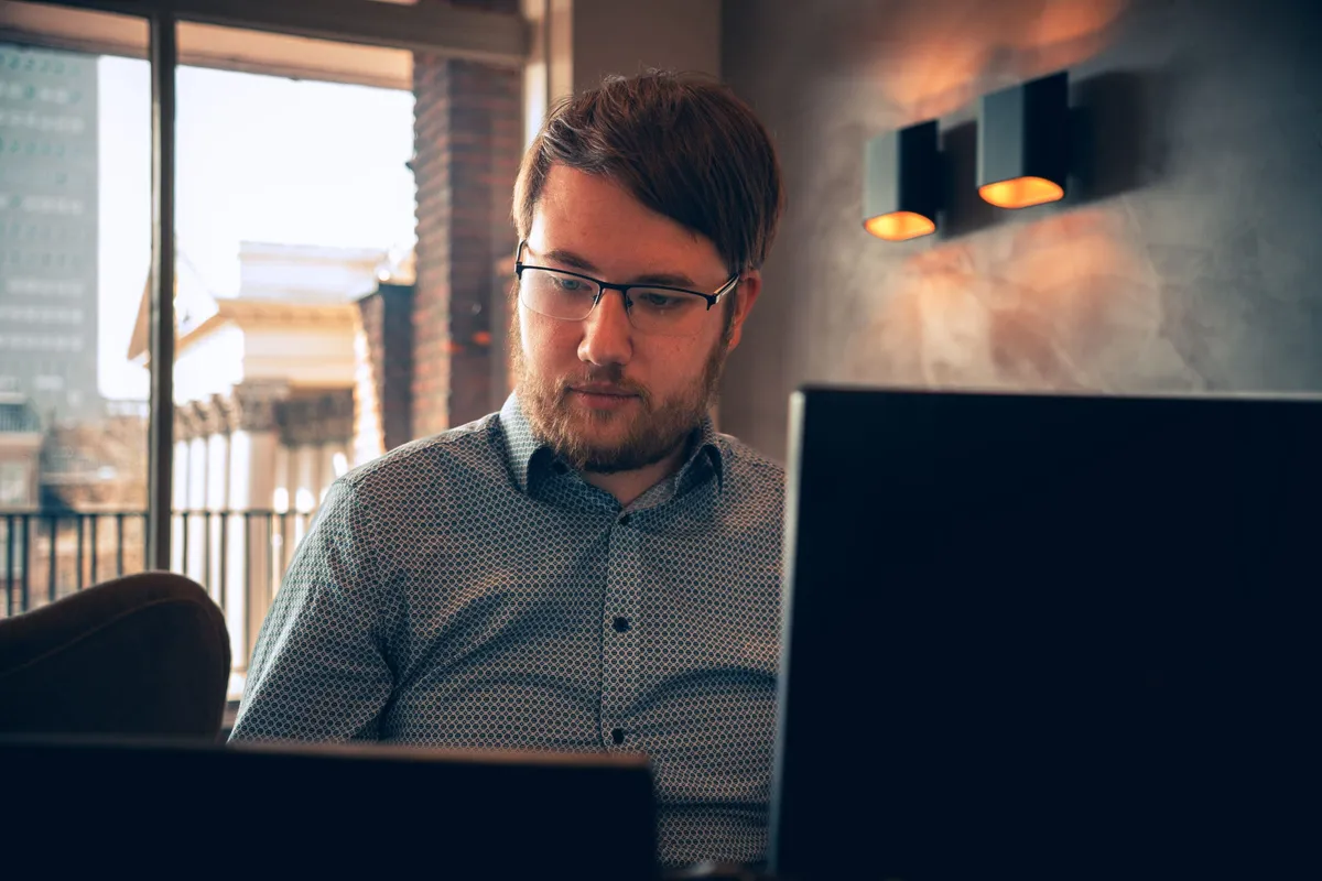 Stefan van Frame Finance aan het werk